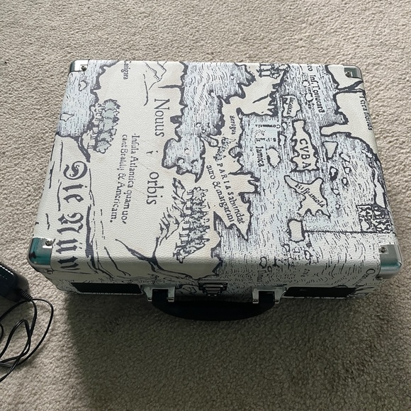 Victrola Patterned Suitcase Record Player with Bluetooth - Picture 3 of 4